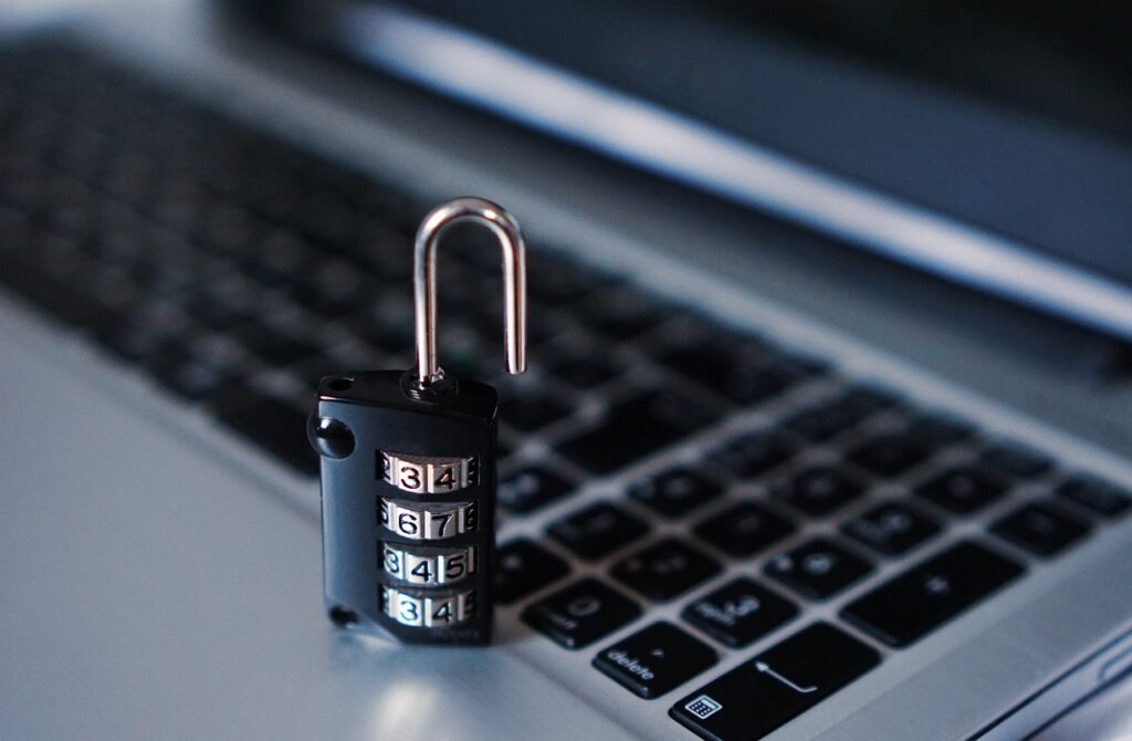 protection contre les cyber attaques.é Blog ; b2b-ai-business.fr